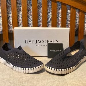 Gently used size 8 Navy Tulip Hornbaek shoes. They are super comfortable.